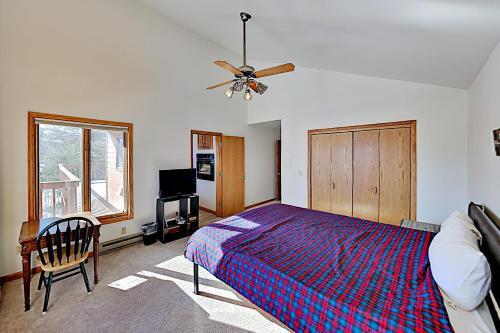 Mountain-view Retreat With Private Hot Tub Duplex