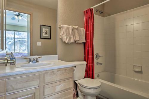 Modern Silverthorne Townhome With Hot Tub And Mtn Views