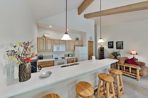 Apartamento Spacious Condo On Blue River - Water-view Balcony Condo