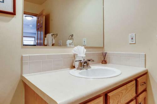 300 Lodgepole By Book By Owner