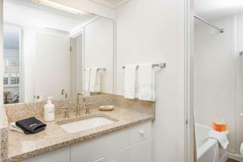 Shadowbrook 302