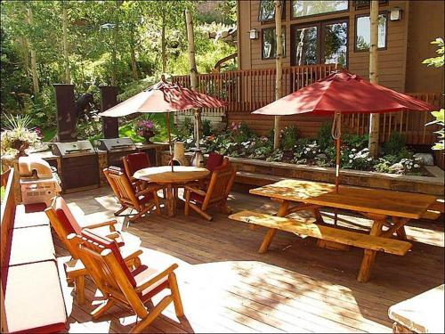 327 Deer Ridge Ln
