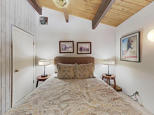 Timberline Condominium Studio Loft Unit 316