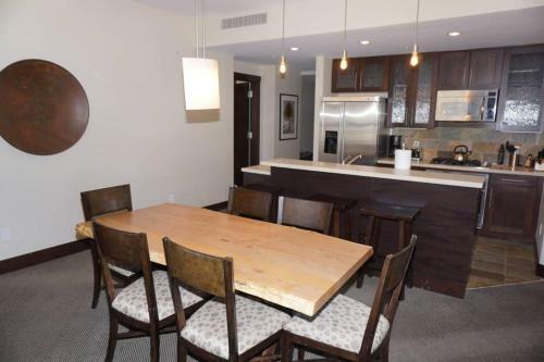 Apartamento 120 Carriage Way #2205 (203157-9419) Condo