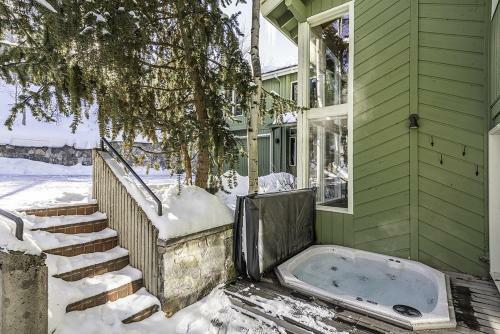 921 Faraway Home