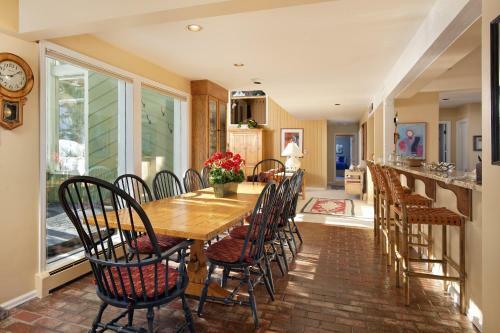 921 Faraway Home