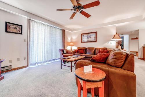Torian Plum Plaza 401