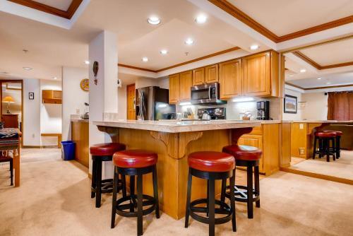 Torian Plum Plaza 401