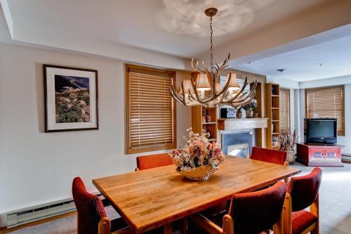 Torian Plum Plaza 401