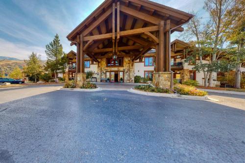 Eagle Ridge Lodge II