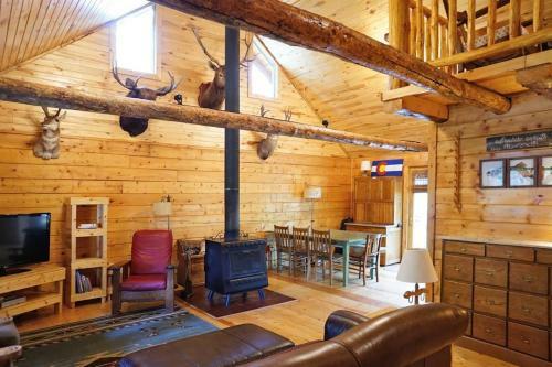Arapahoe Adventure Cabin