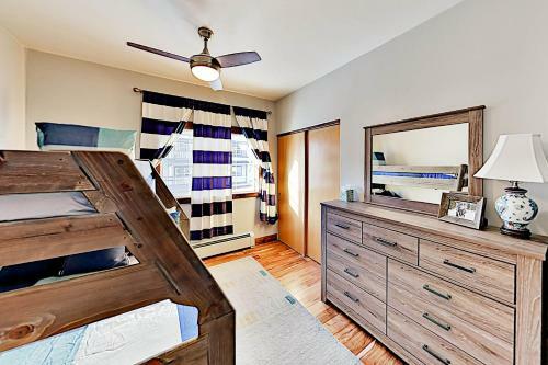 Apartamento Modern Mountain Condo - Near Skiing, Dining, Shops Condo