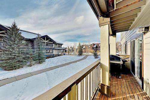 Apartamento Modern Mountain Condo - Near Skiing, Dining, Shops Condo
