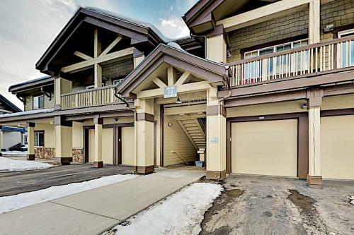 Apartamento Modern Mountain Condo - Near Skiing, Dining, Shops Condo