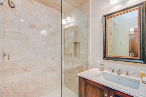 205 S Oak By Exceptional Stays