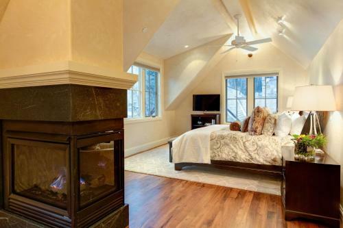205 S Oak By Exceptional Stays