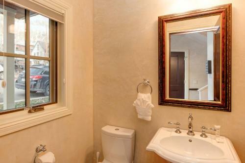 205 S Oak By Exceptional Stays