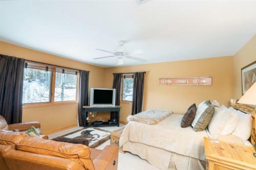 Double Eagle Way 102