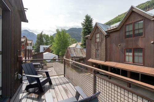 Pacific Ave West 330 B - Central Chalet