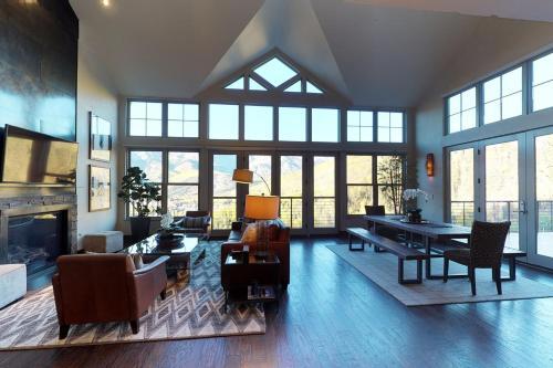 Cassidy Ridge Condos