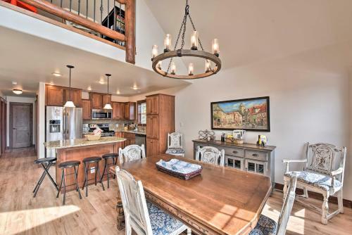 Gorgeous Twin Lakes Home With Deck Overlooking Mtns!