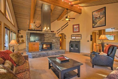 Mountain Escape With Hot Tub - Ski, Hike, And Golf!