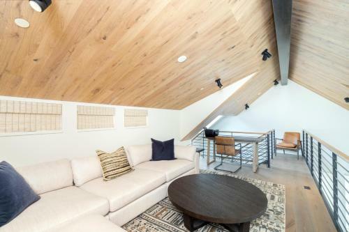 Loft House 101 At Transfer By Exceptional Stays