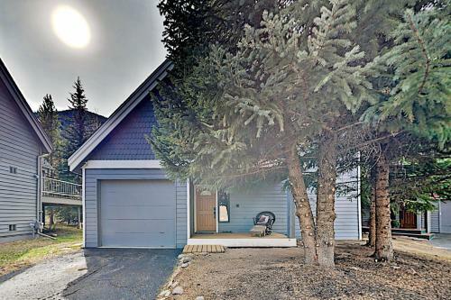 Expansive Mountain Getaway - Balcony & Hot Tub Home