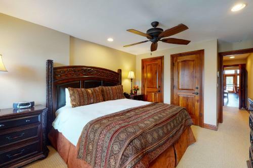 Lion Square Lodge East 313