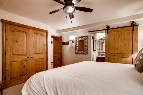 Lion Square Lodge North 184