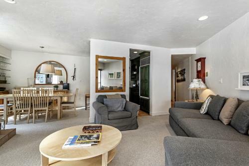 Apartamento 103 Fallridge Condominiums Condo