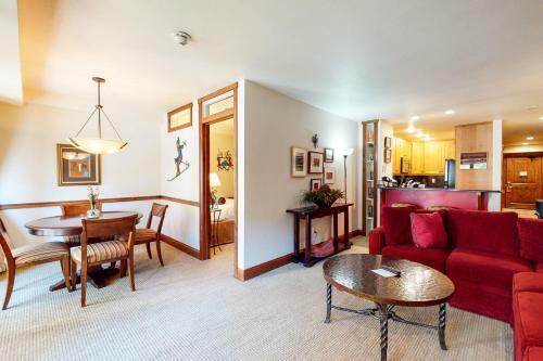 Lion Square Lodge North 284