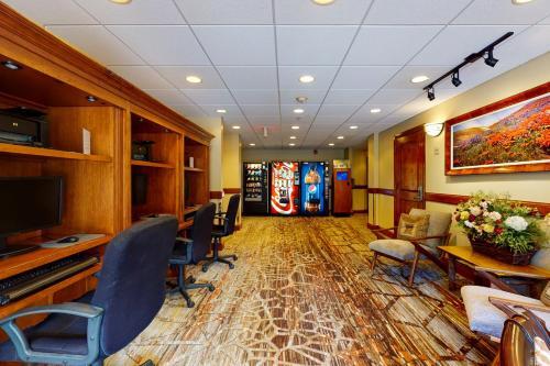 Lion Square Lodge South 450a