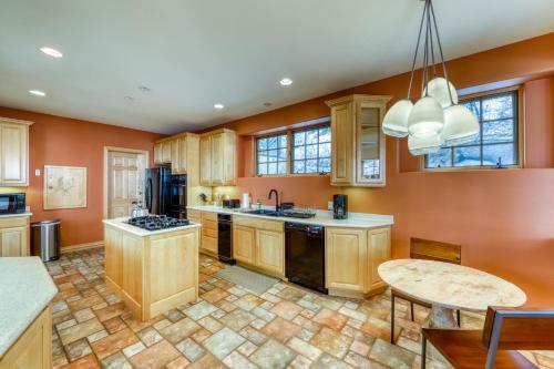 4 Bed 5 Bath Vacation Home In Vail