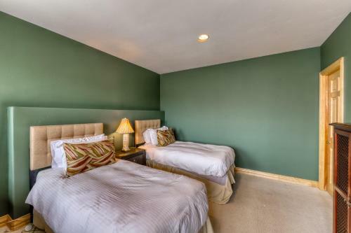 4 Bed 5 Bath Vacation Home In Vail