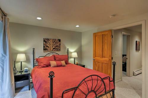 Cozy Vail Townhome With Views Near Shuttle Stop!