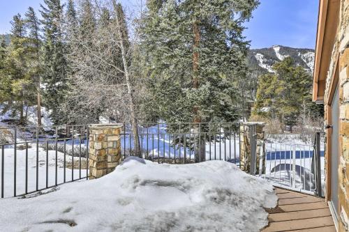 Riverside Townhome With Porch And Mountain Views!
