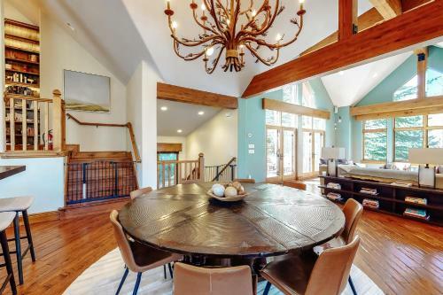 Lupine Drive Luxury