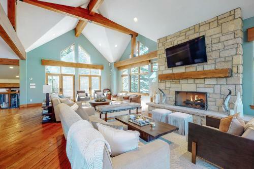 Lupine Drive Luxury