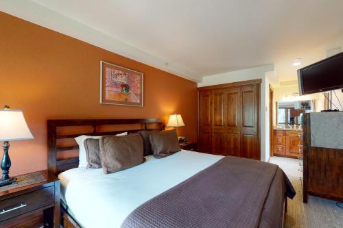 Lion Square Lodge North 388