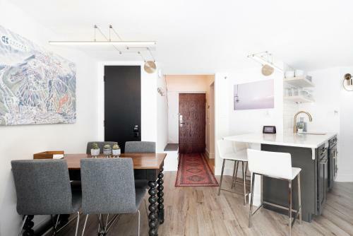Chic Copper Condo - 4 Min Walk To Lift - Sleeps 6