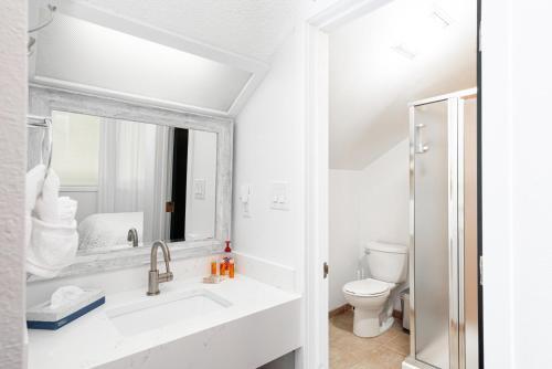 Chic Copper Condo - 4 Min Walk To Lift - Sleeps 6