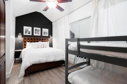 Chic Copper Condo - 4 Min Walk To Lift - Sleeps 6