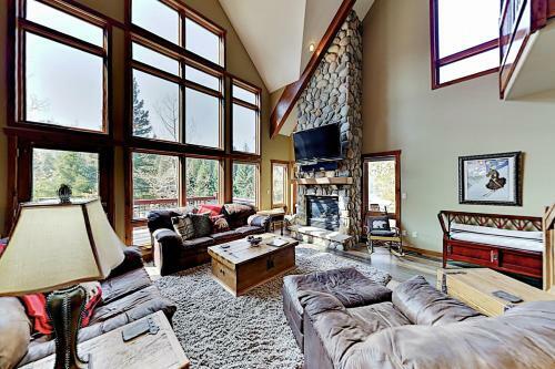 Apartamento Mountainside Condo With Deck, Fireplace & Hot Tub Condo