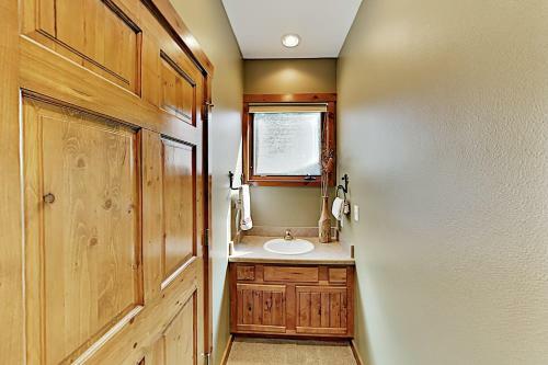 Apartamento Mountainside Condo With Deck, Fireplace & Hot Tub Condo