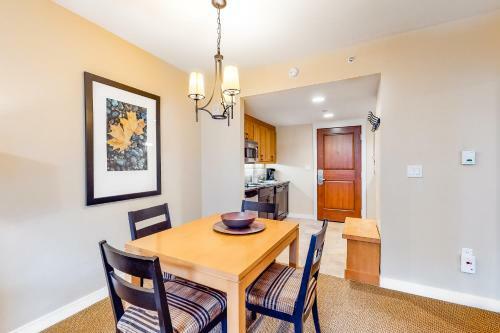 Ski In - Ski Out Modern Condo