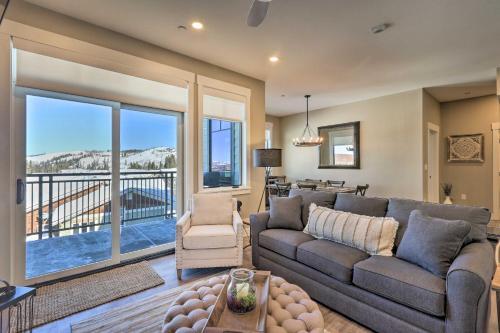Condo With View, 1 Block To Main St, 4 Mi To Ski
