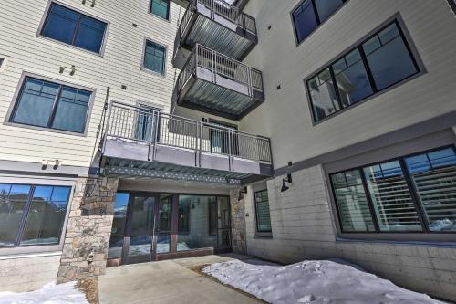 Condo With View, 1 Block To Main St, 4 Mi To Ski