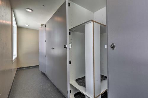 Condo With View, 1 Block To Main St, 4 Mi To Ski