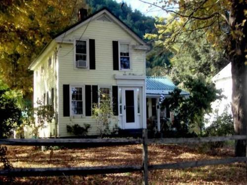 Bed & Breakfast A Meadow House